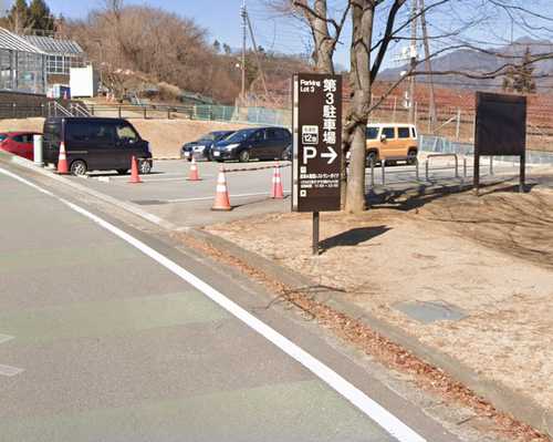 笛吹川フルーツ公園・施設内駐車場3