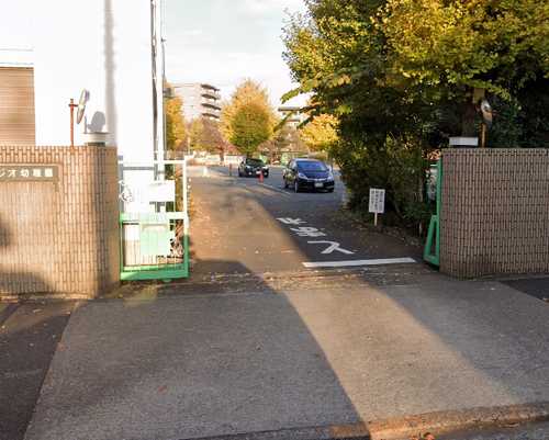 目黒サレジオ幼稚園施設内駐車場