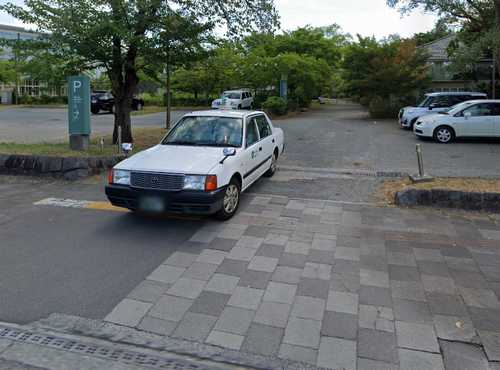 鶴岡公園西駐車場