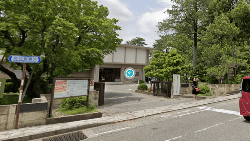 伝統産業工芸館駐車場