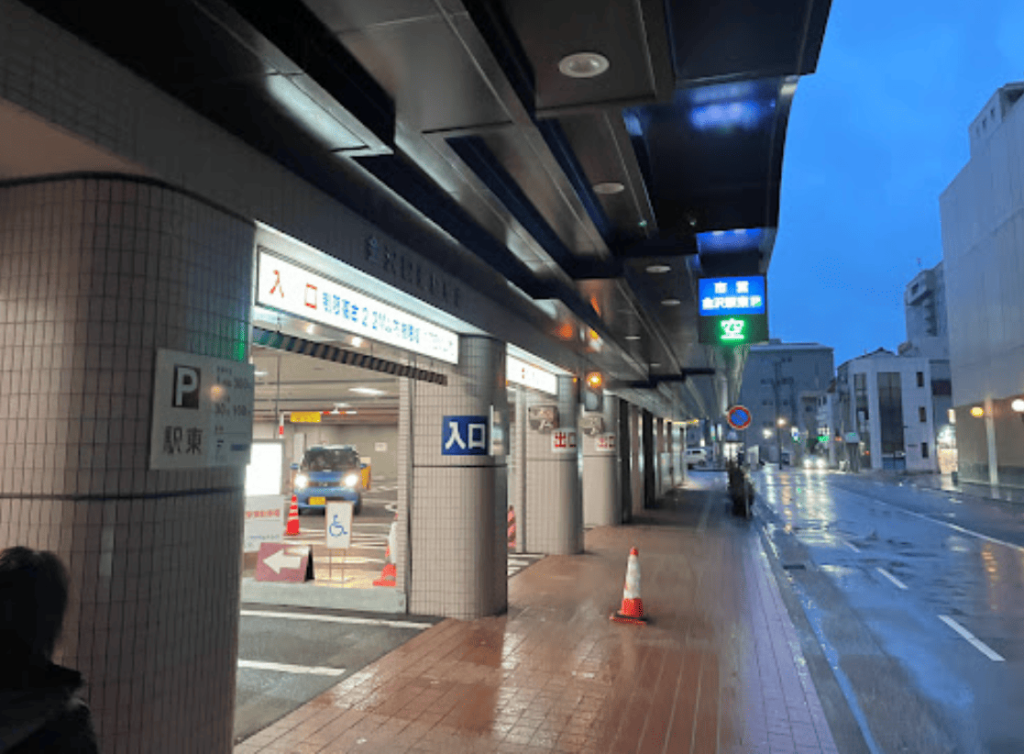 金沢駅東駐車場