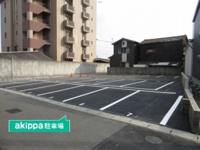 ラッキーパーク末広5駐車場