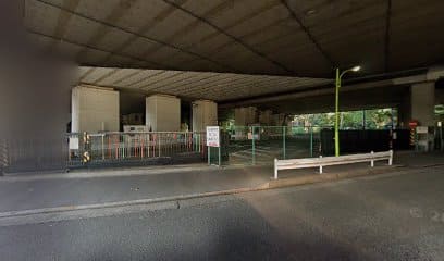 世田谷美術館駐車場