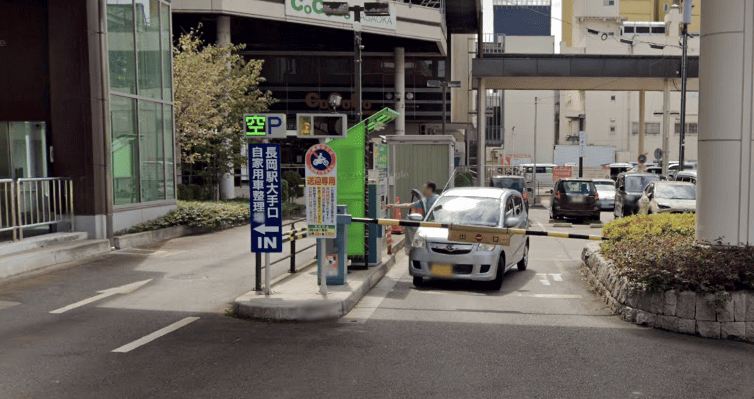 長岡駅大手口自家用車整理場