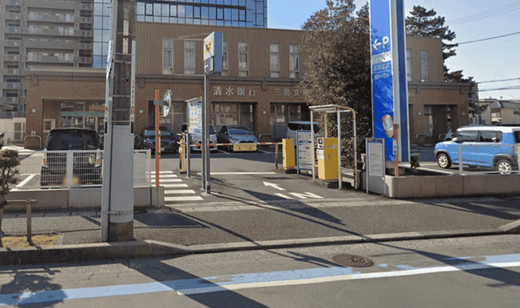 タイムズ清水銀行三島支店駐車場