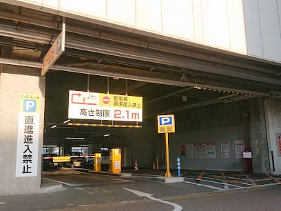 CoCoLo長岡 1階 屋内駐車場