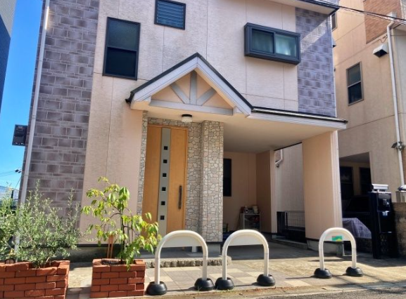 北野町2丁目AKASHI邸[akippa]駐車場