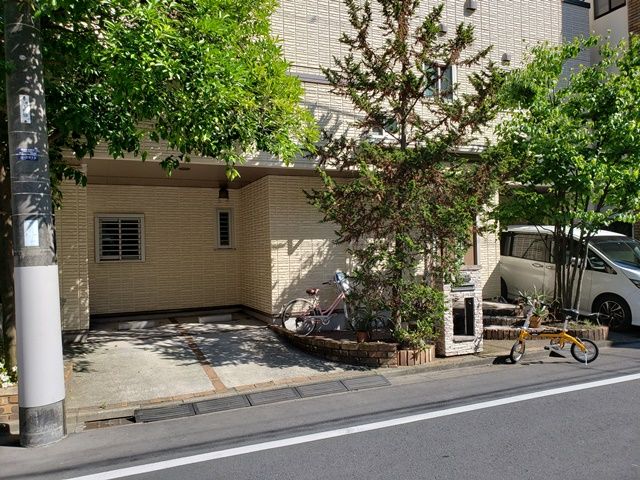 ファーストファイブ駐車場