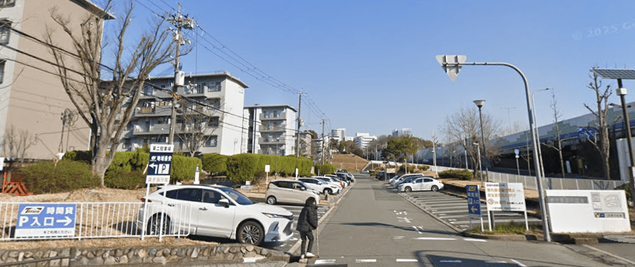 タイムズUR新千里西町駐車場