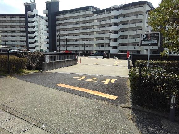 アーバンラフレ虹ヶ丘南駐車場