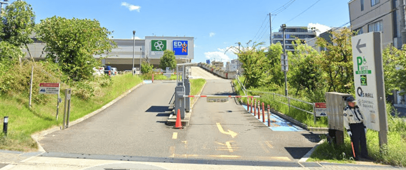 もりのみやキューズモールBASE駐車場