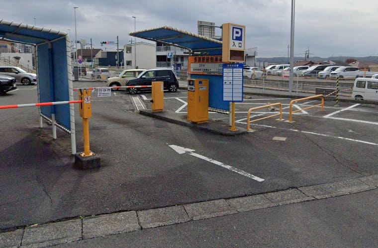 多満駅前駐車場