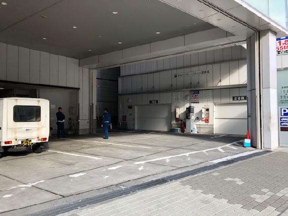新宿3丁目イーストビル駐車場