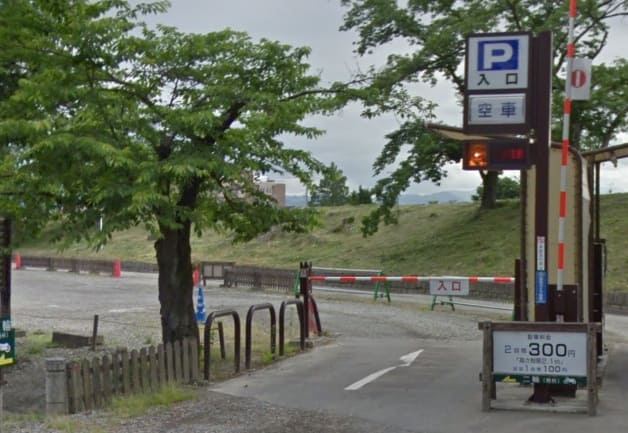 鶴ヶ城西出丸駐車場