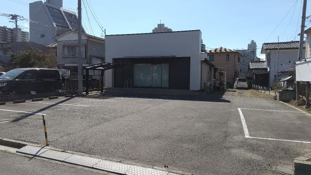 すみれ美容室駐車場