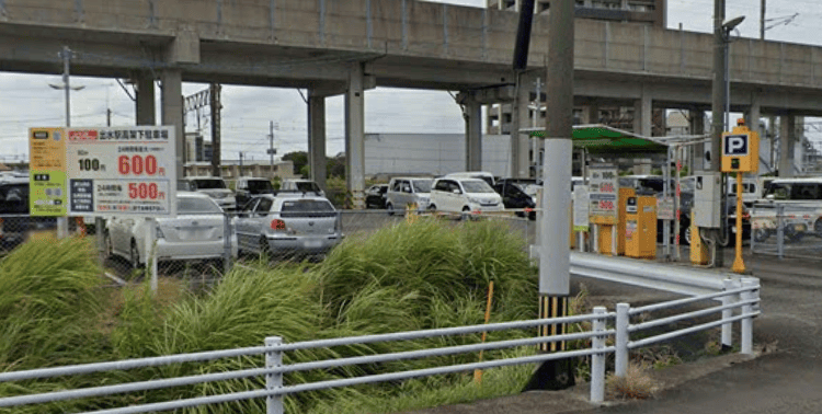 出水駅 高架下駐車場