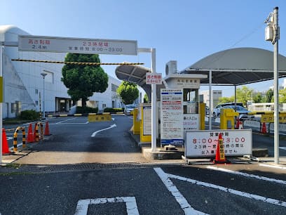 振興会館構内駐車場