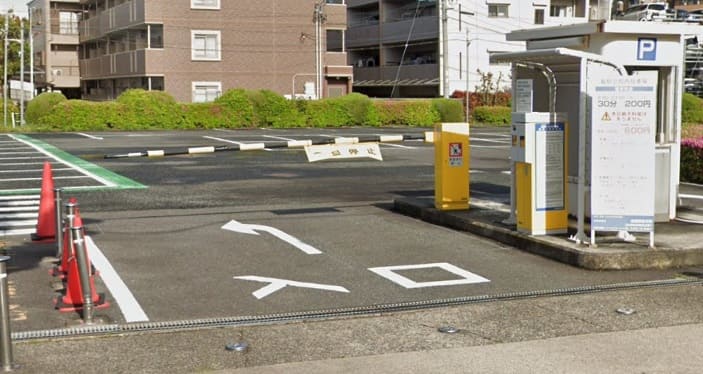 振興会館西駐車場