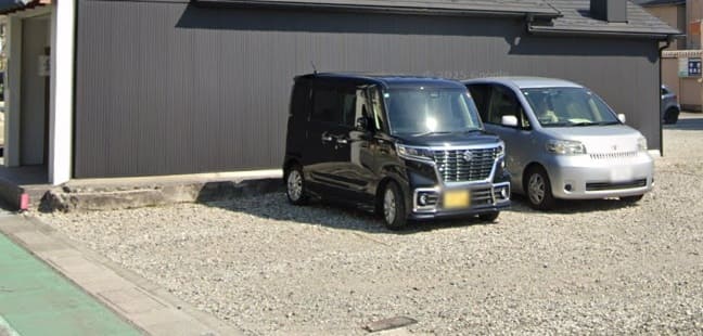 穴切神社入口交差点駐車場