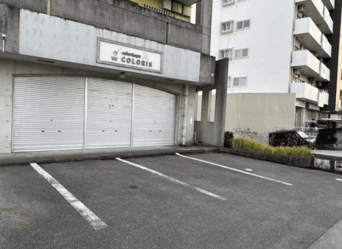 COLORIS（カラリス）店舗前駐車場