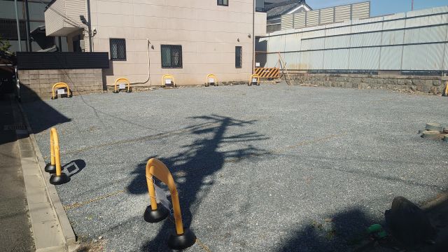 東山区小松町駐車場