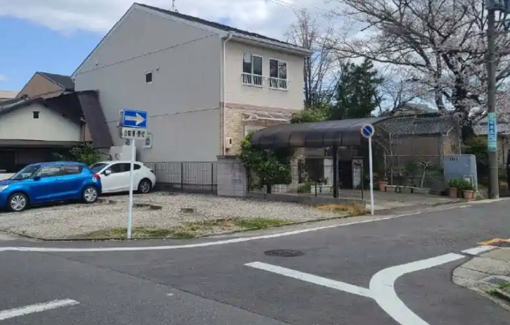 柳原2-2-23駐車場