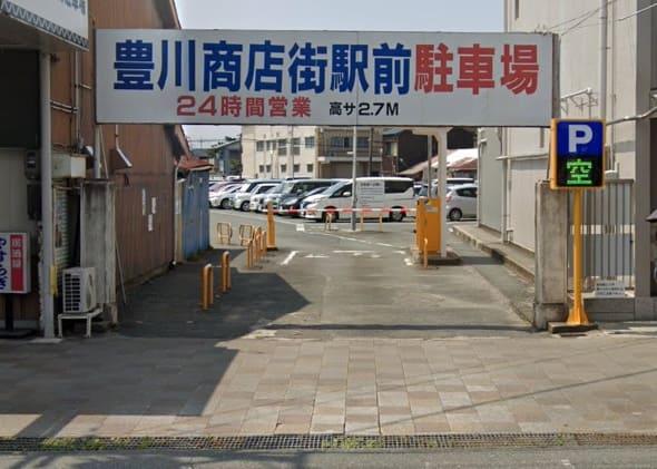 豊川商店街駅前駐車場