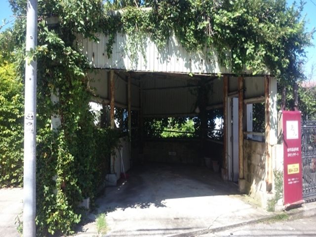 那覇市首里山川1丁目駐車場
