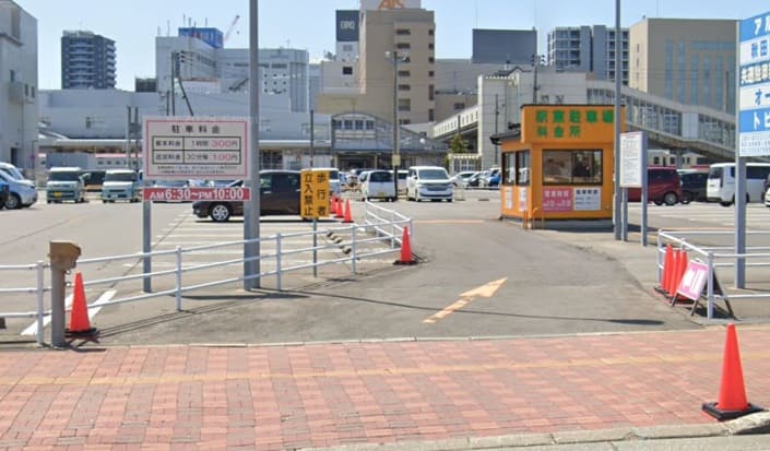 駅東駐車場