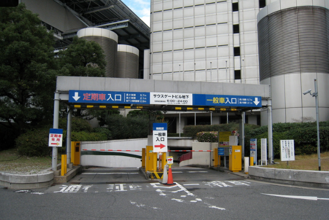 サウスゲートビル地下駐車場