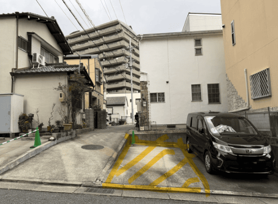 湯本町7-32駐車場