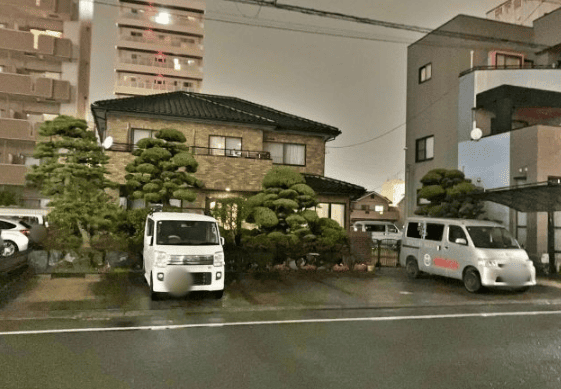 中央2丁目11-20駐車場