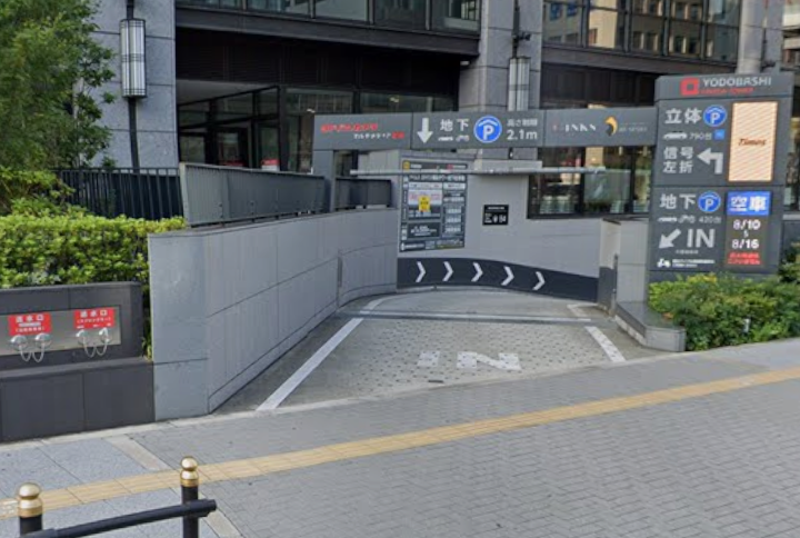 タイムズヨドバシ梅田タワー地下