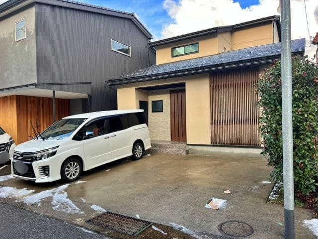 幸町9-23i邸駐車場