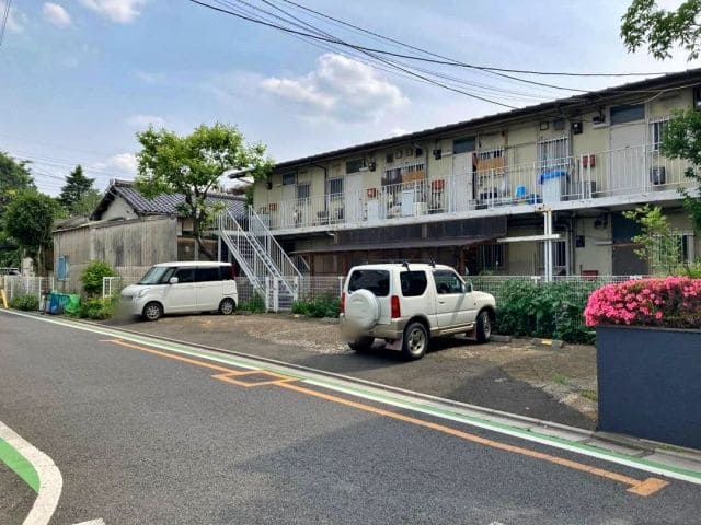 荒井邸駐車場