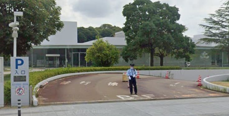 金沢市役所・美術館駐車場