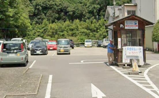 足助支所駐車場