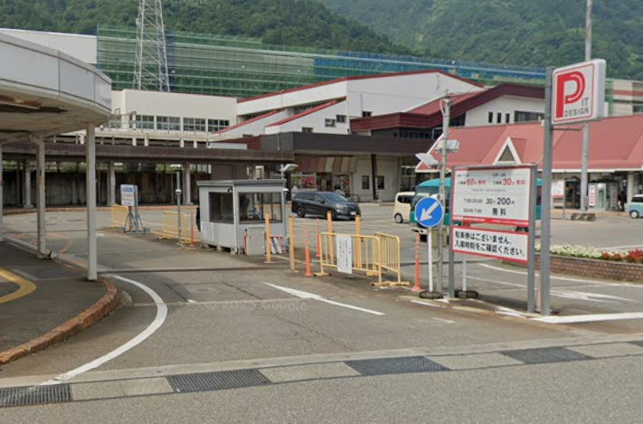 越後湯沢駅東口駅前駐車場