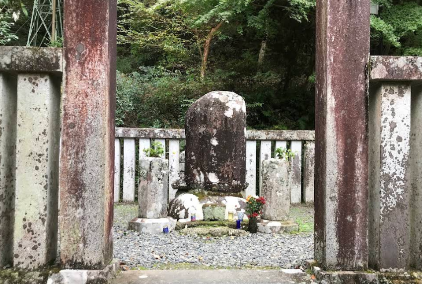 源頼家の墓