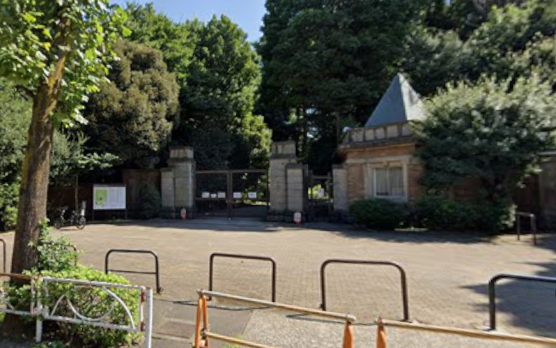 駒場公園正門