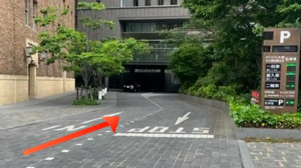 ダイビル本館-中之島四季の丘駐車場