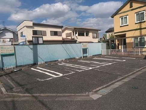 中成堂歯科医院駐車場