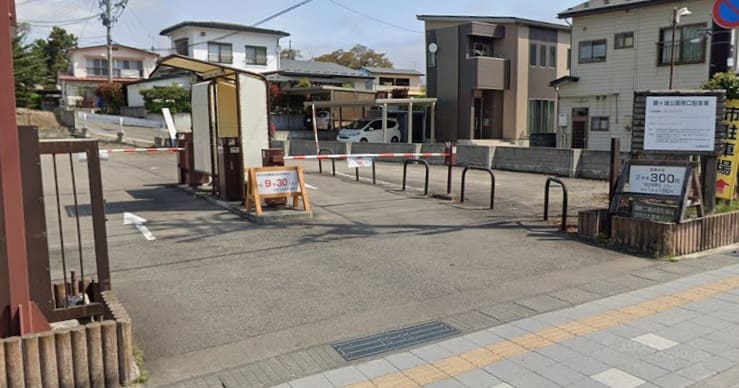 鶴ヶ城公園南口観光有料駐車場